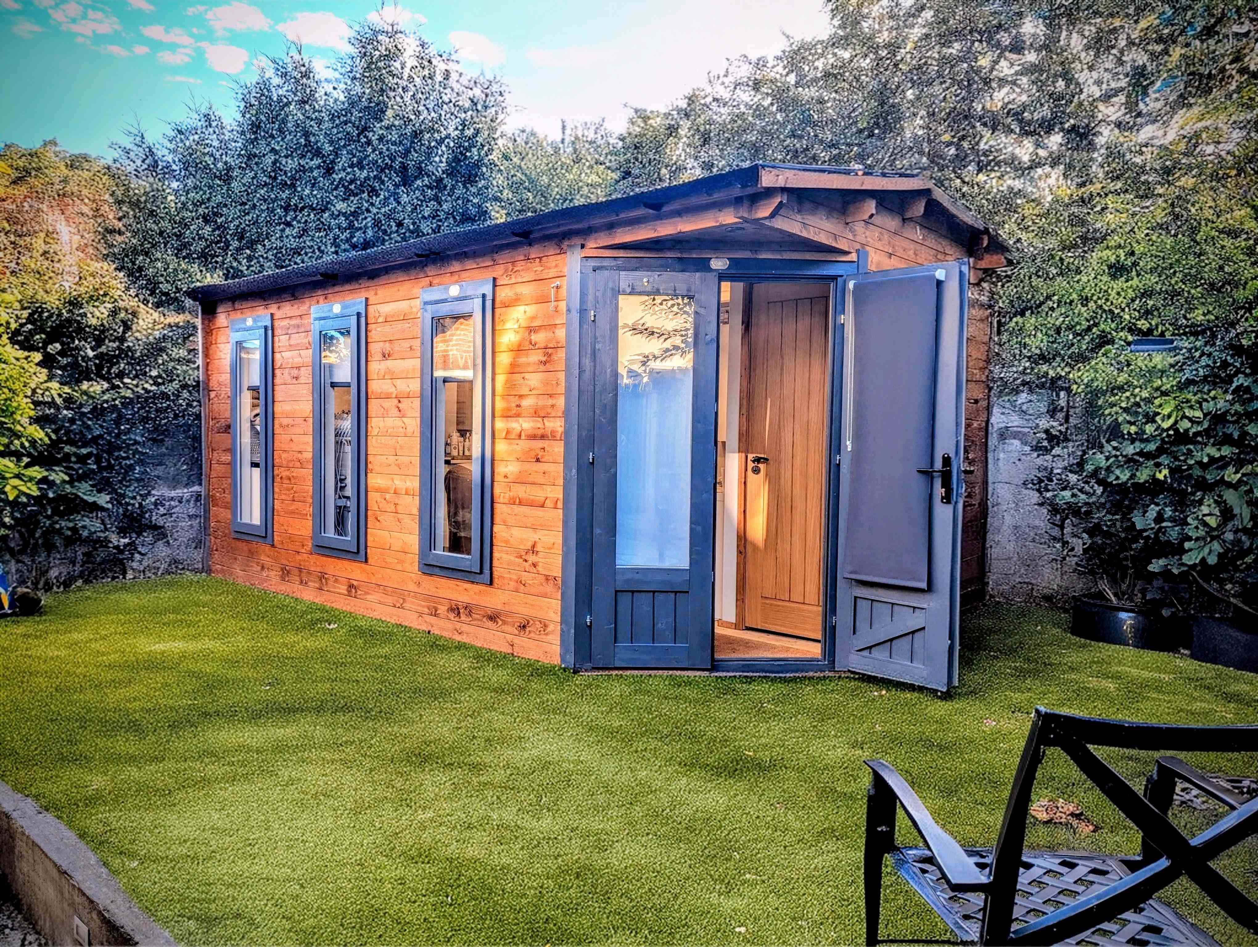 LK Custom Cabins - Beauty Therapy Centre